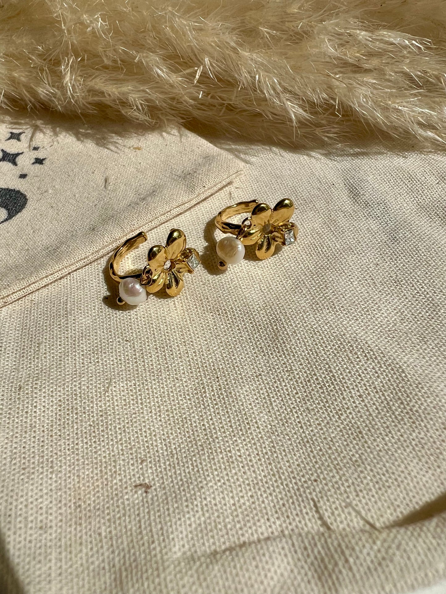 Ear Cuff de Flor y perlas
