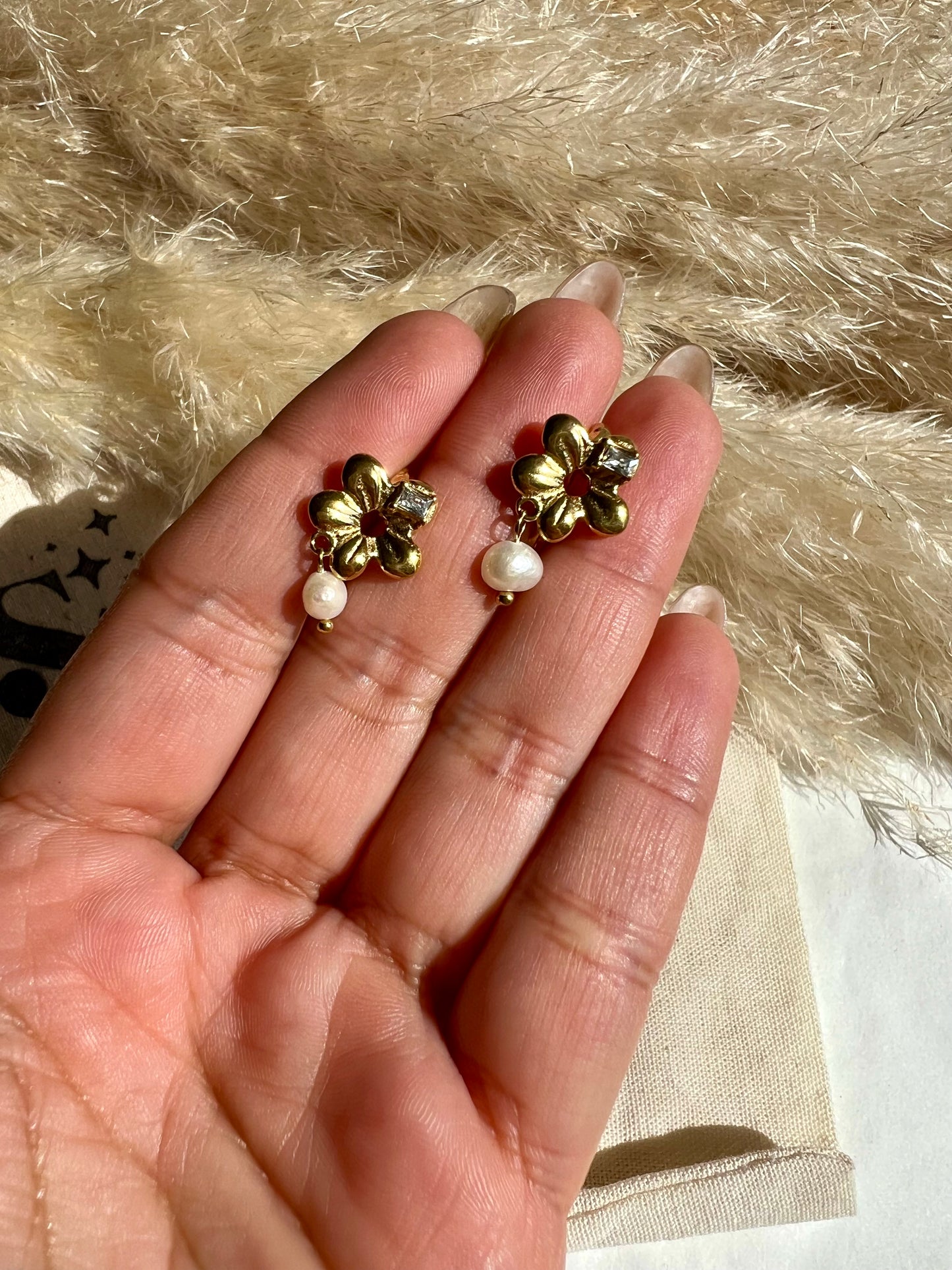 Ear Cuff de Flor y perlas