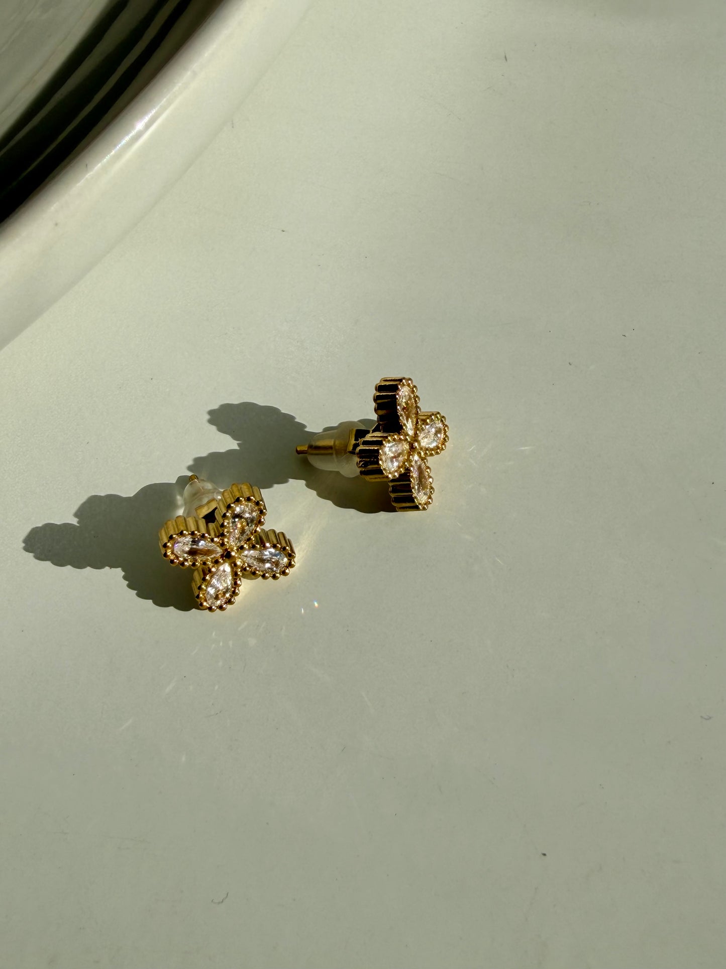 Aros Flor de Zirconia