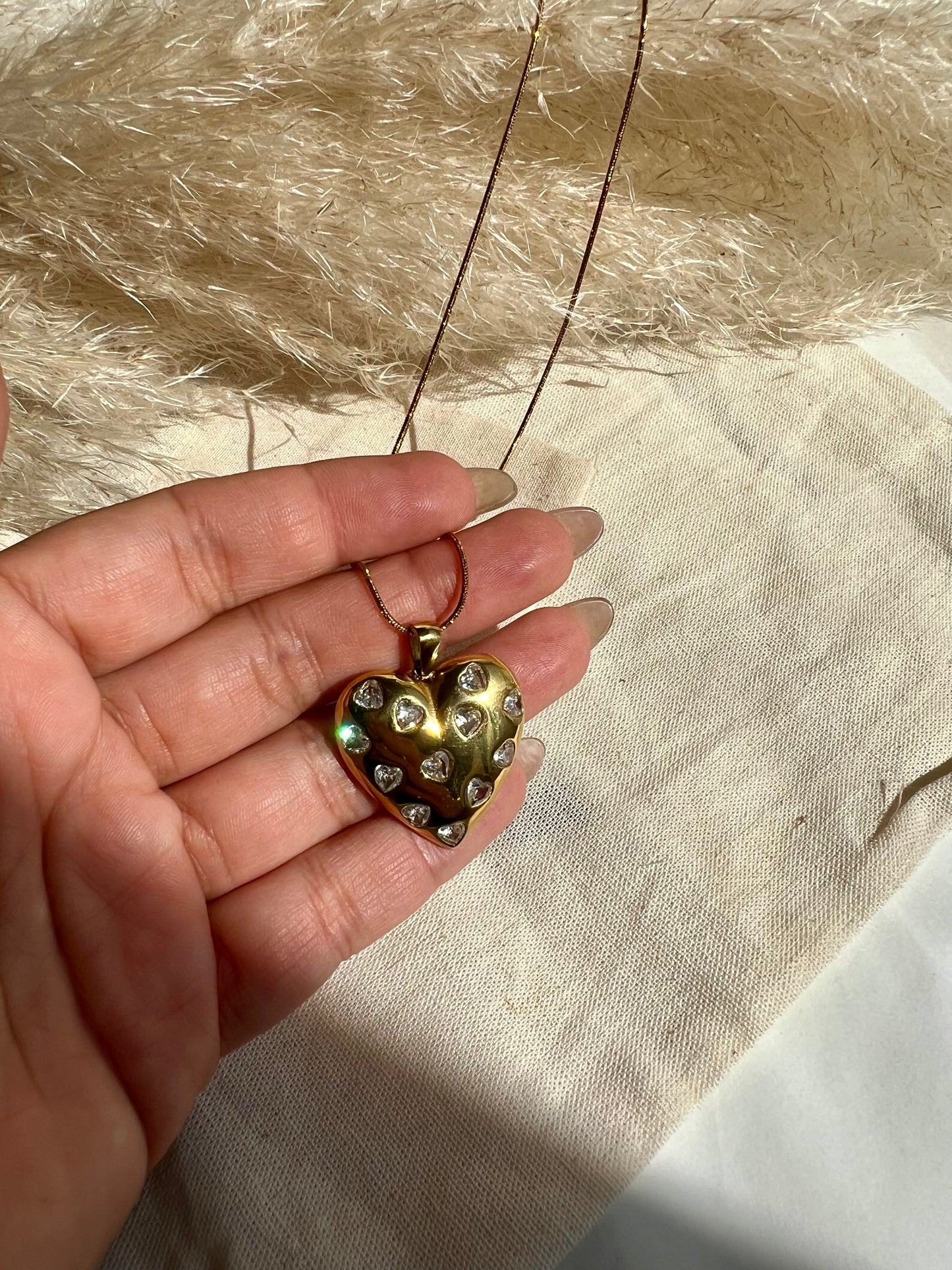 Collar de corazón con brillantes