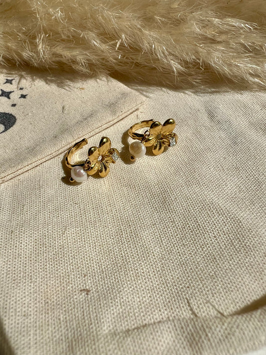 Ear Cuff de Flor y perlas