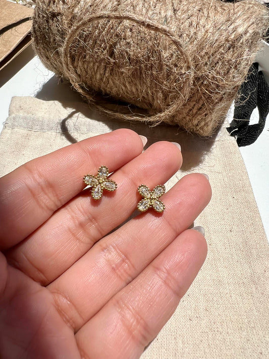 Aros Flor de Zirconia