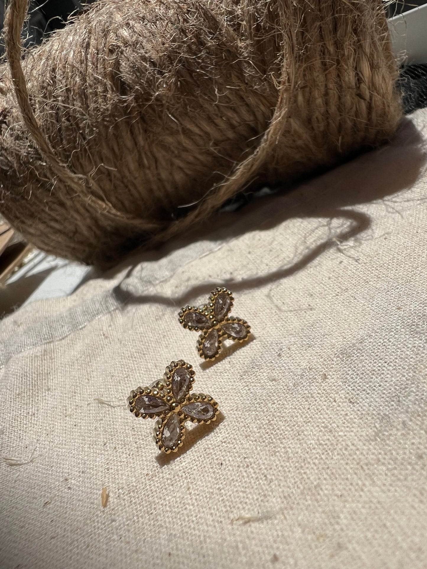 Aros Flor de Zirconia